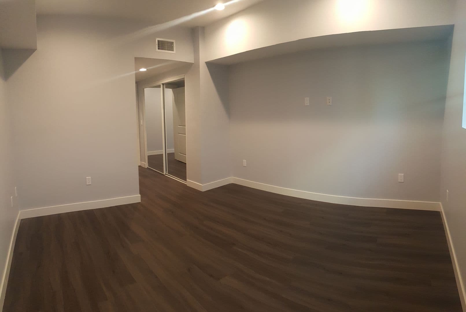 North Hollywood Apartment: 6039 Craner Ave