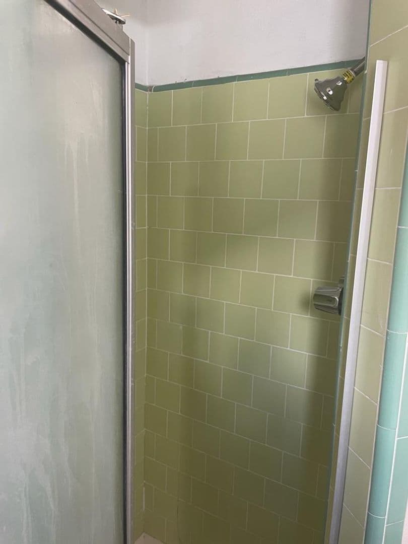 Los Angeles Apartment: 233 N Catalina St