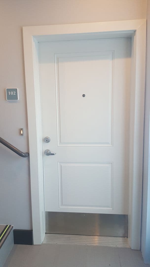 North Hollywood Apartment: 6039 Craner Ave