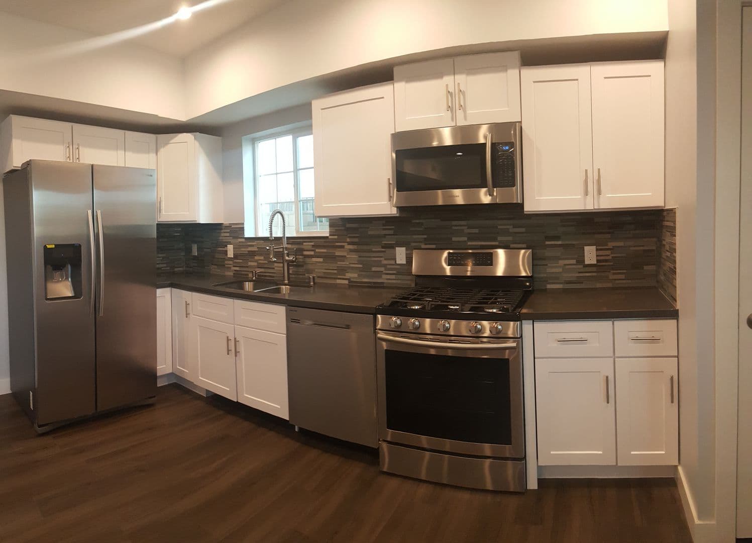 North Hollywood Apartment: 6039 Craner Ave