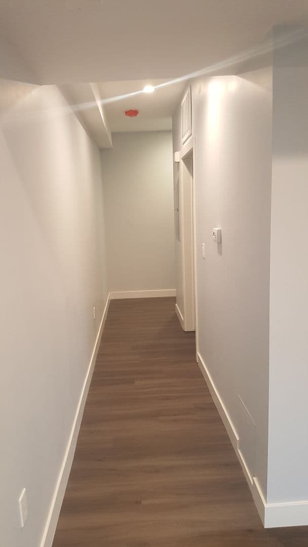 North Hollywood Apartment: 6039 Craner Ave