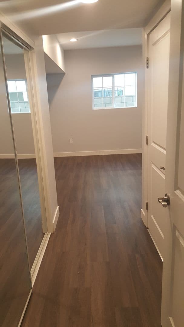 North Hollywood Apartment: 6039 Craner Ave