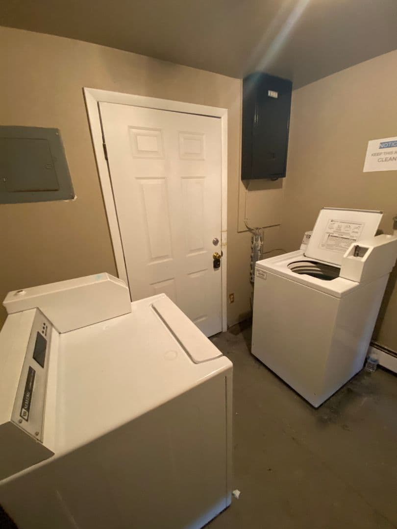 Evans Apartment: 2905 Glendale Drive