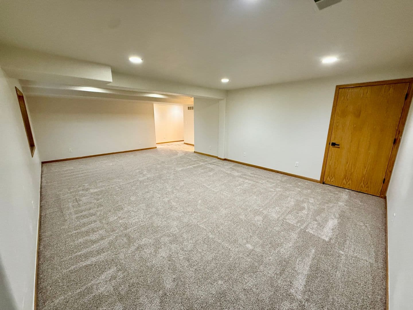 Windsor House: 201 Manor Court B