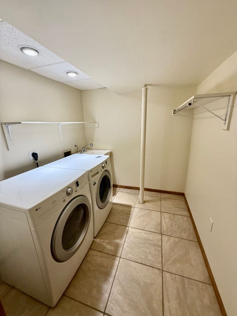 Fort Collins House: 348 Albion Way