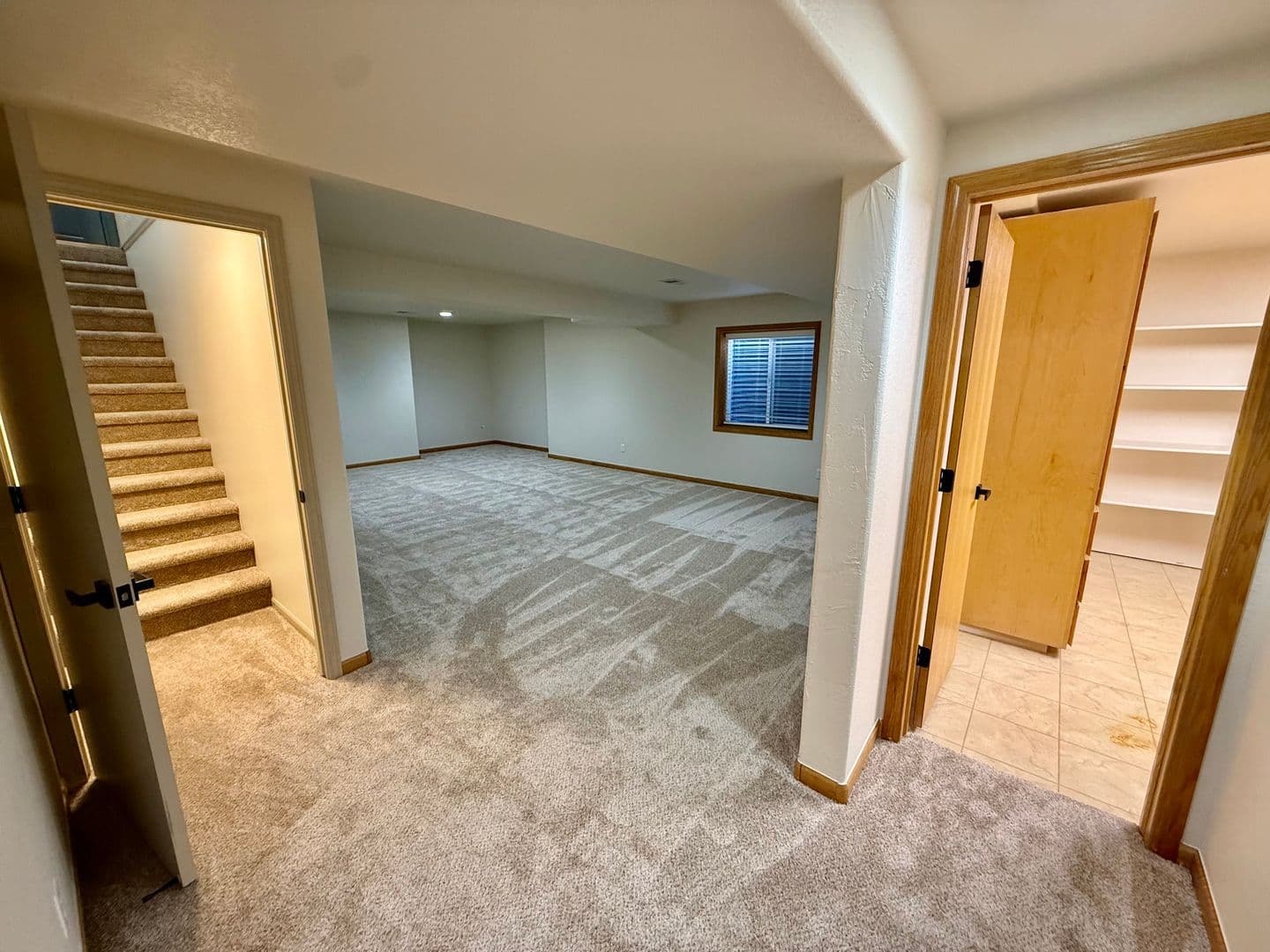 Windsor House: 201 Manor Court B