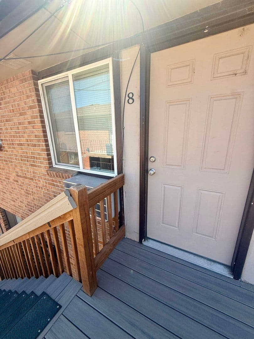 Evans Apartment: 2905 Glendale Drive