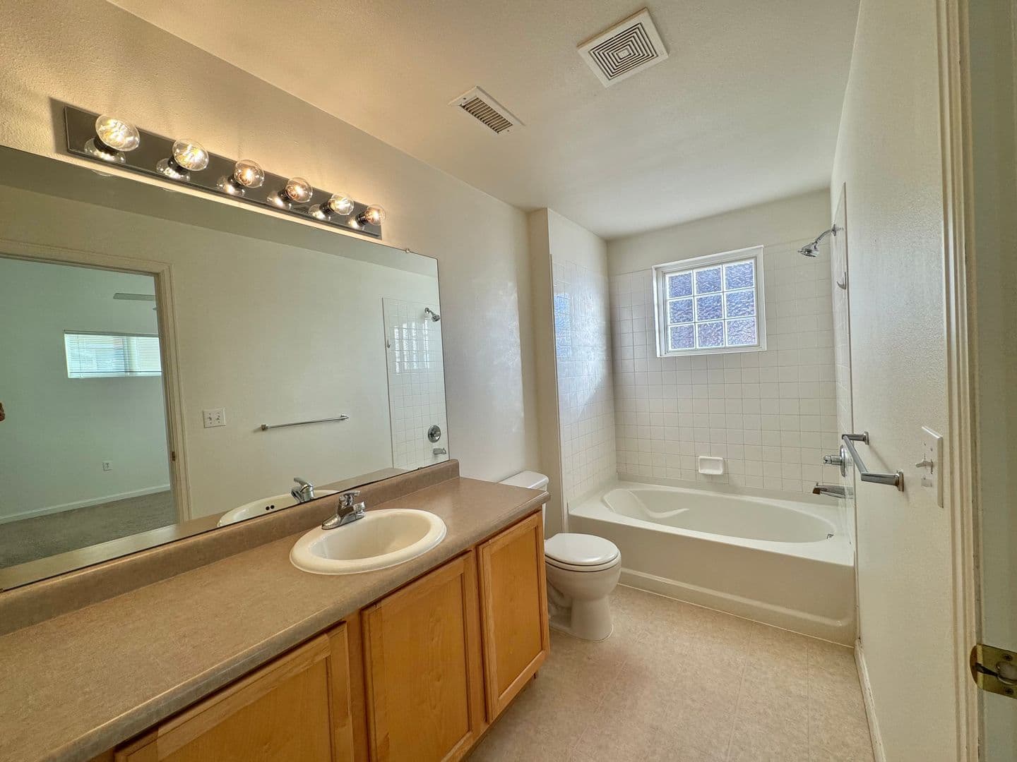 Evans Condo: 512 Lucca Drive