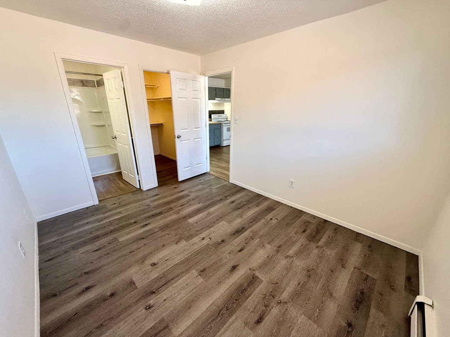 Evans Apartment: 2905 Glendale Drive