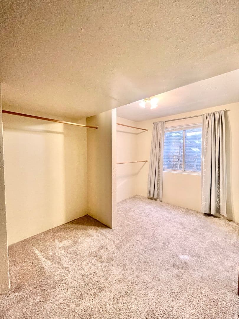 Windsor House: 914 Canyon Court