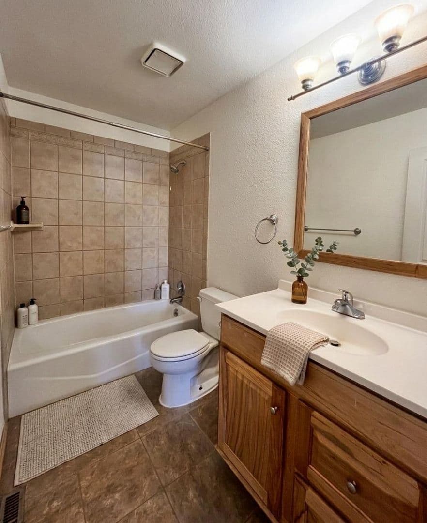 Windsor House: 914 Canyon Court