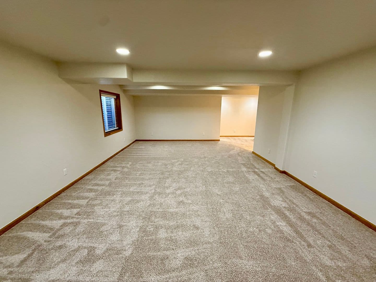 Windsor House: 201 Manor Court B