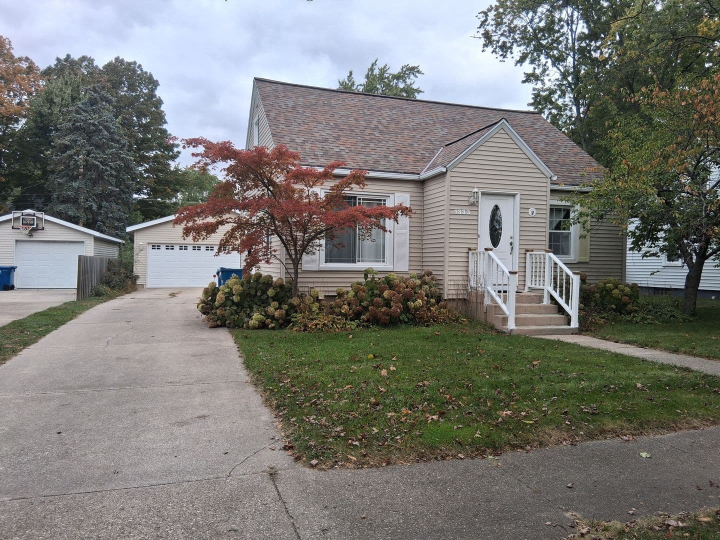 Grand Haven House: 1333 Slayton Ave