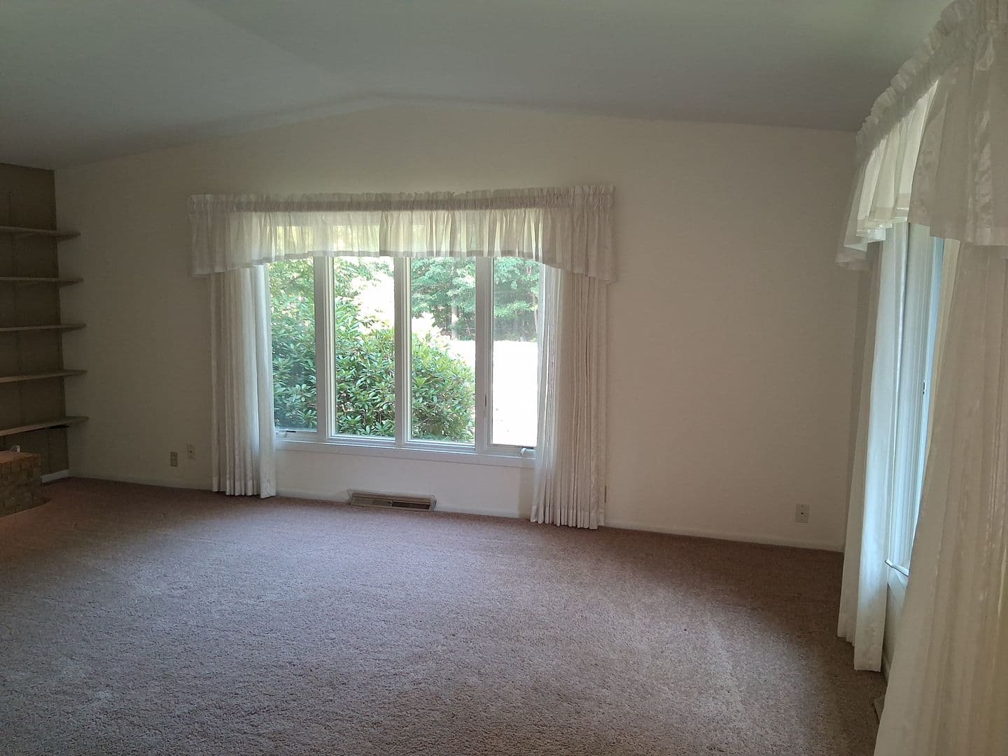 Grand Haven House: 12368 Lakeshore Dr