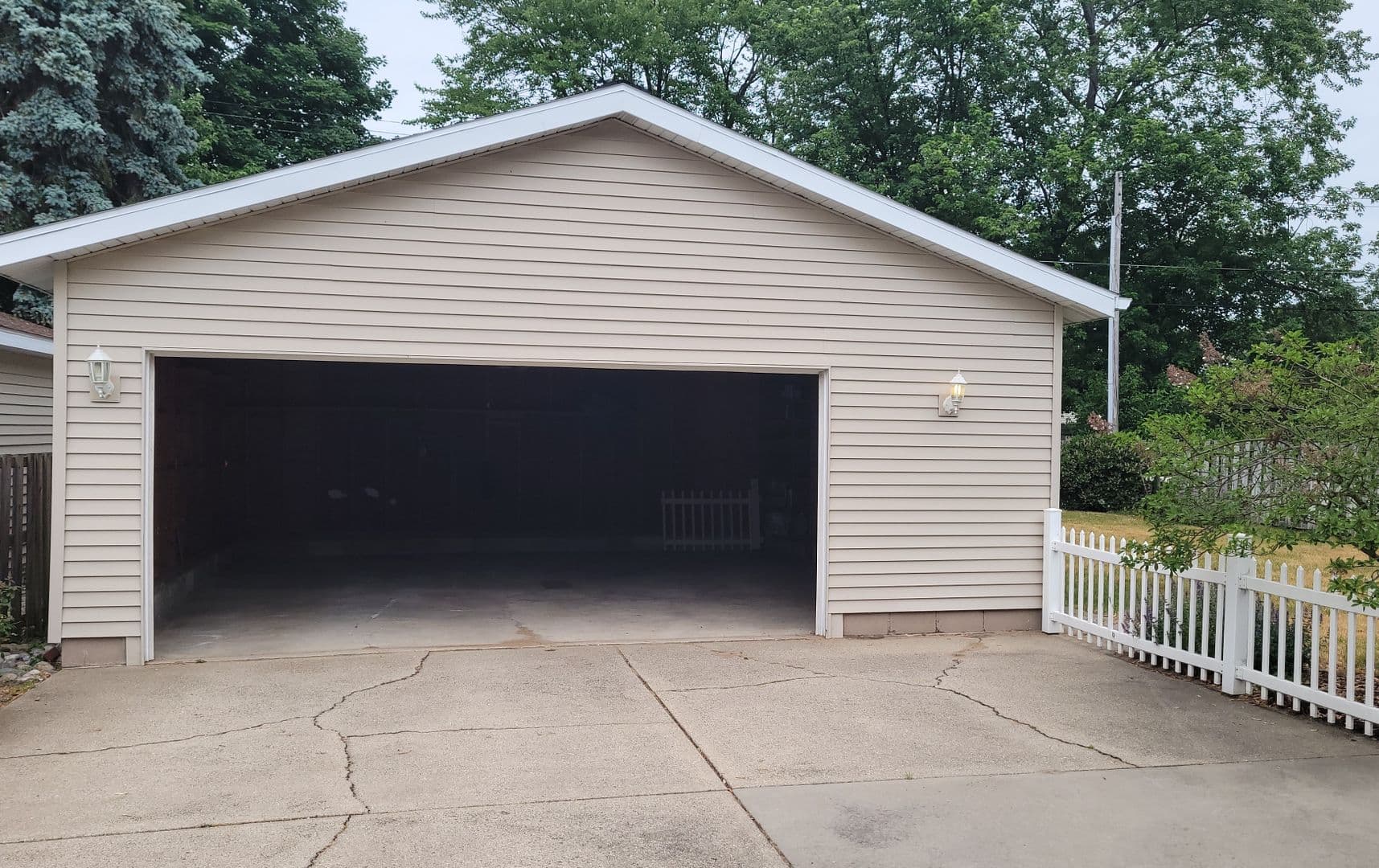 Grand Haven House: 1333 Slayton Ave