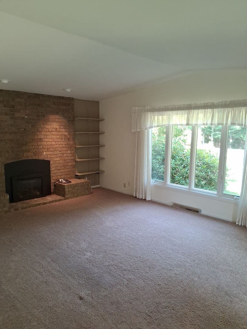 Grand Haven House: 12368 Lakeshore Dr