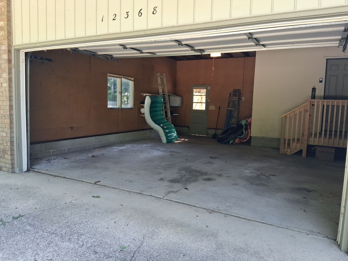 Grand Haven House: 12368 Lakeshore Dr