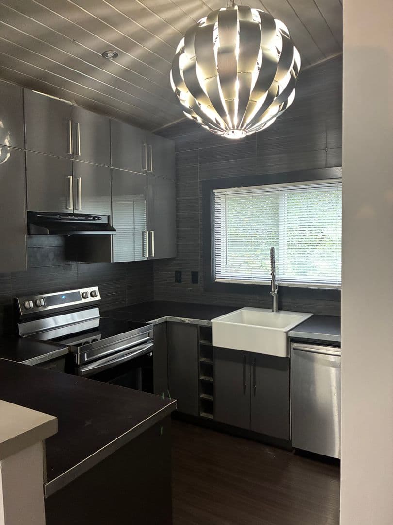 Atlanta House: 500 Rosemont Dr. SE.