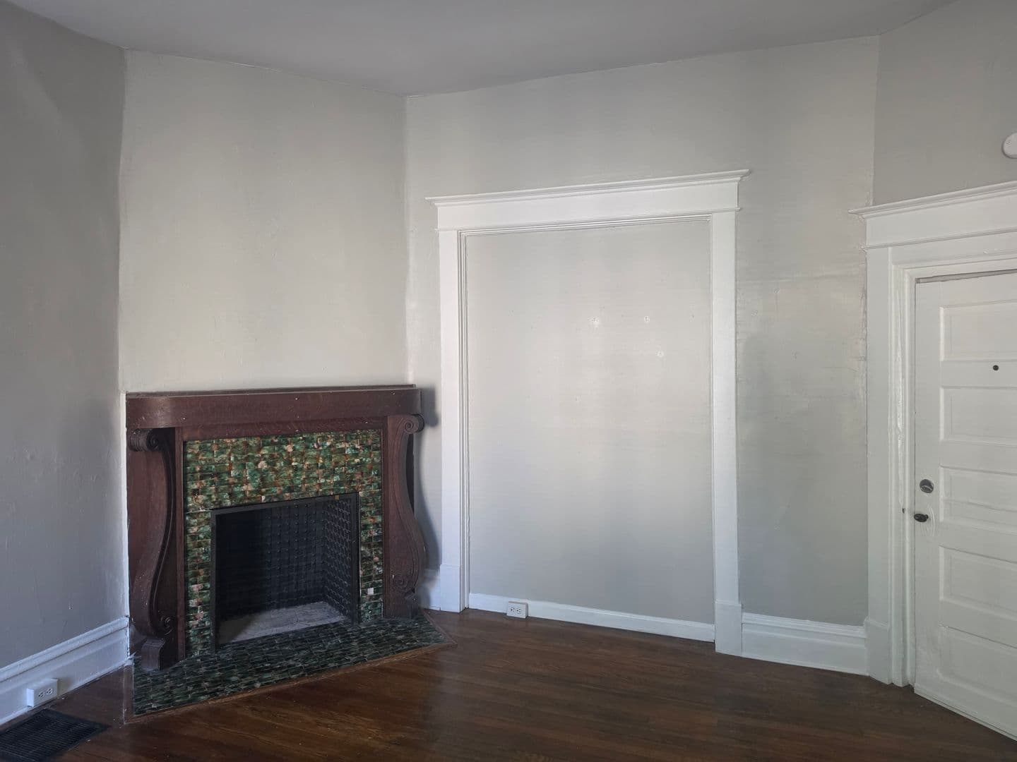 Roanoke Apartment: 1601 Memorial Ave, SW