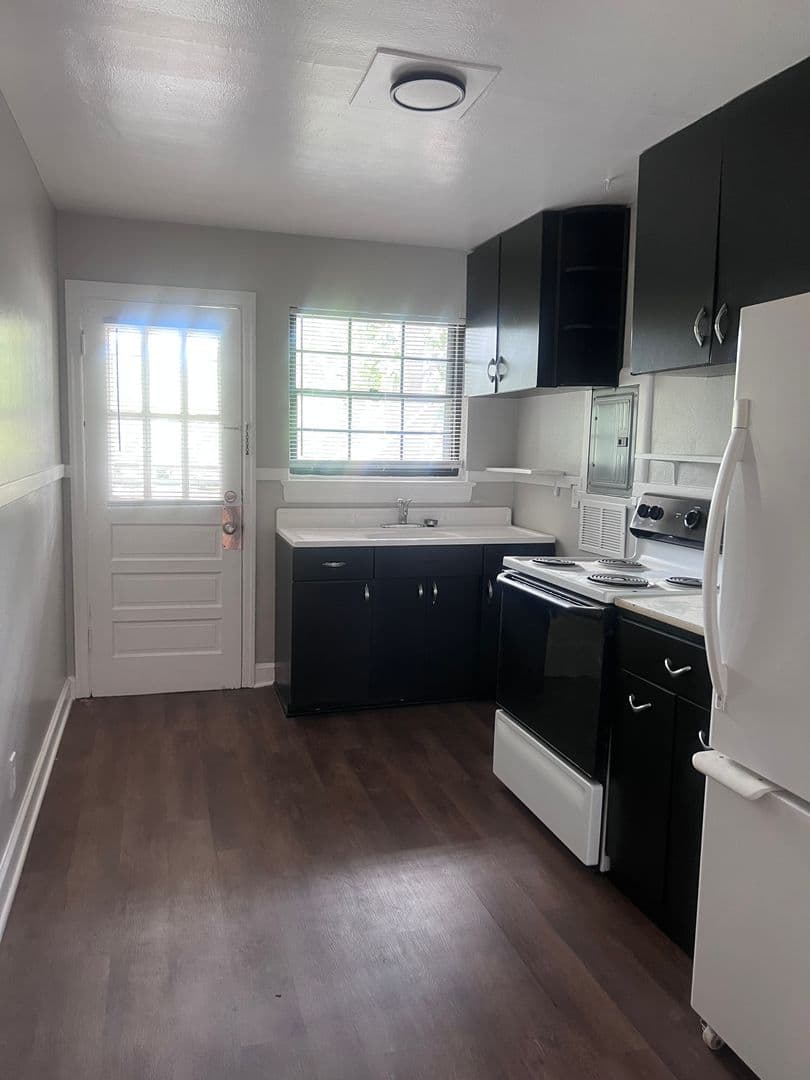 Roanoke Apartment: 2718 Broad Street NW