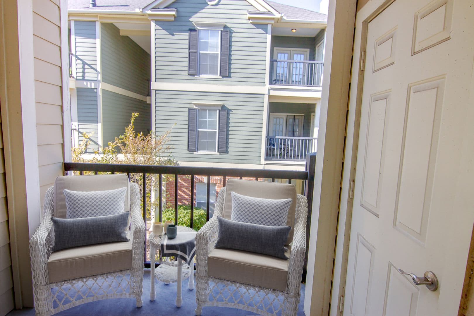 Memphis Apartment: 4 Riverview Drive West