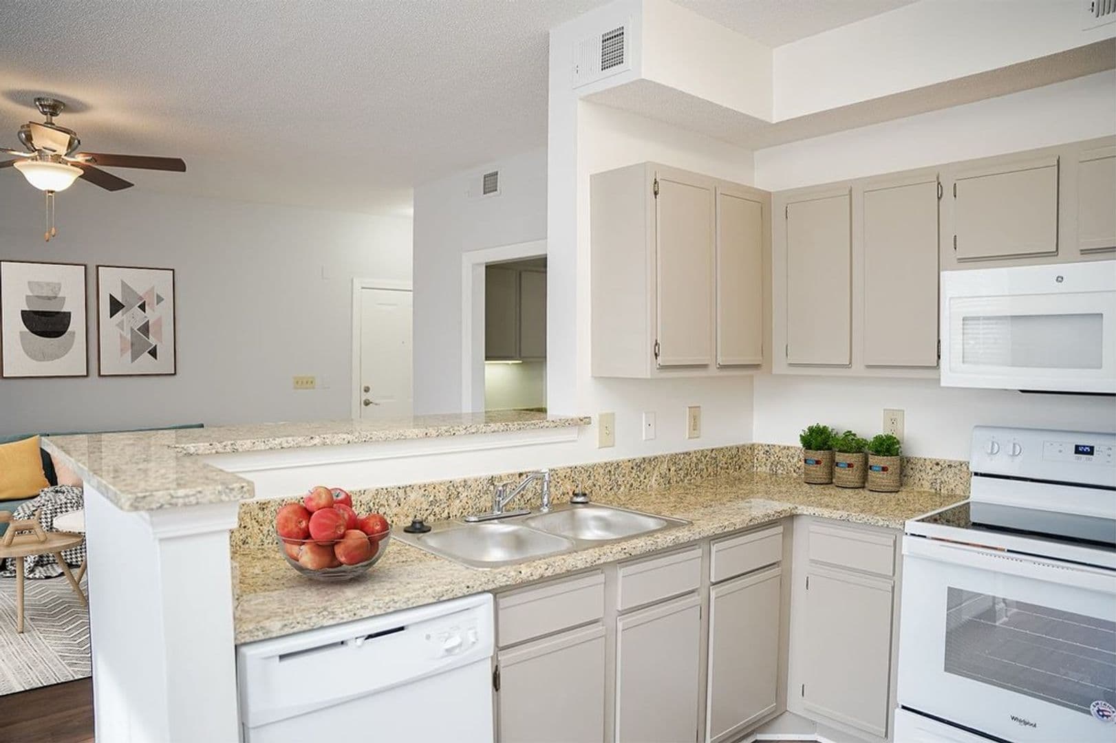 Memphis Apartment: 4 Riverview Drive West
