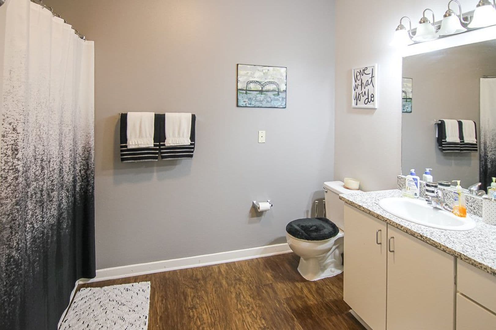 Memphis Apartment: 4 Riverview Drive West