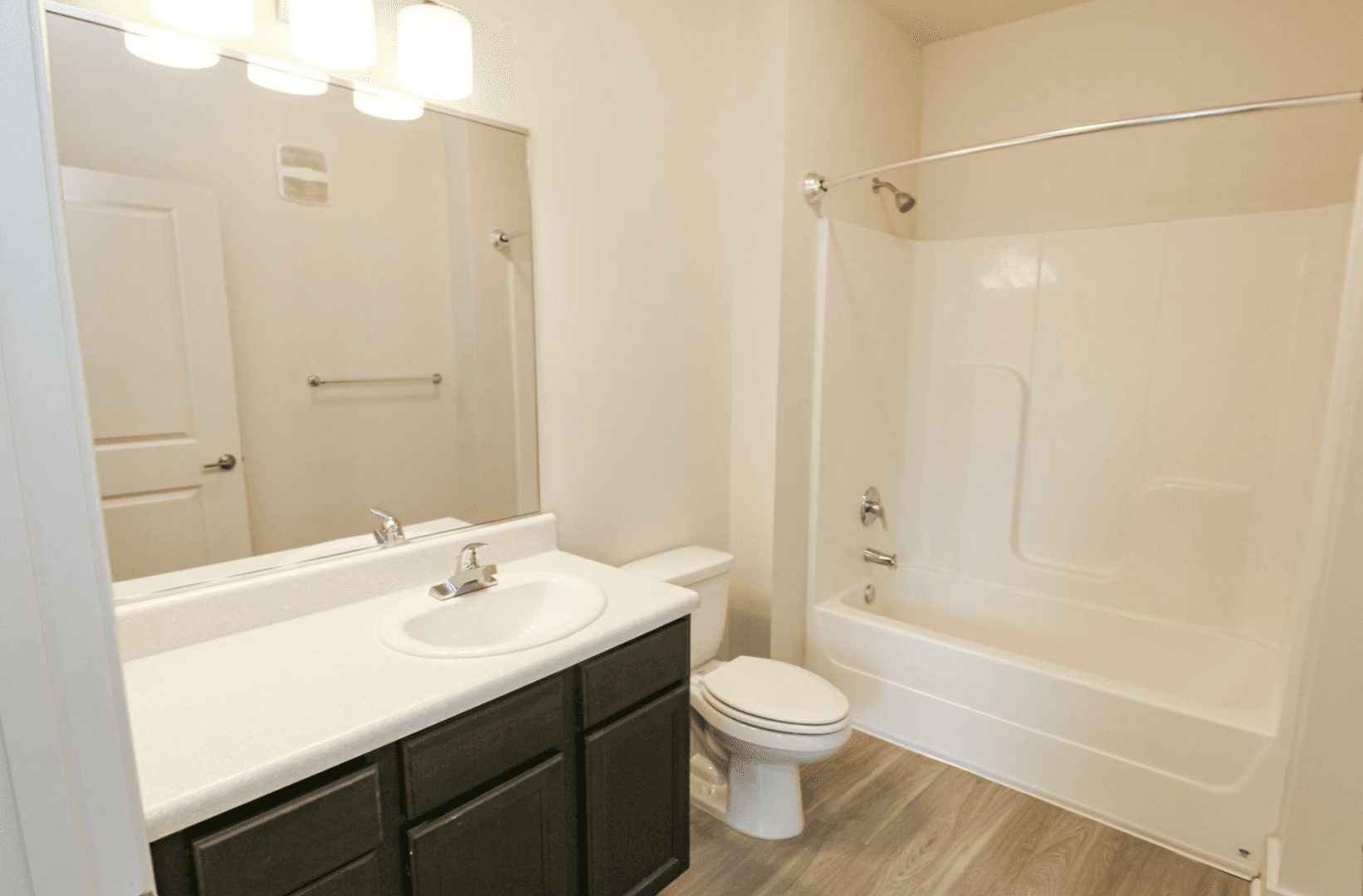 Memphis Apartment: 9 East Carolina Avenue