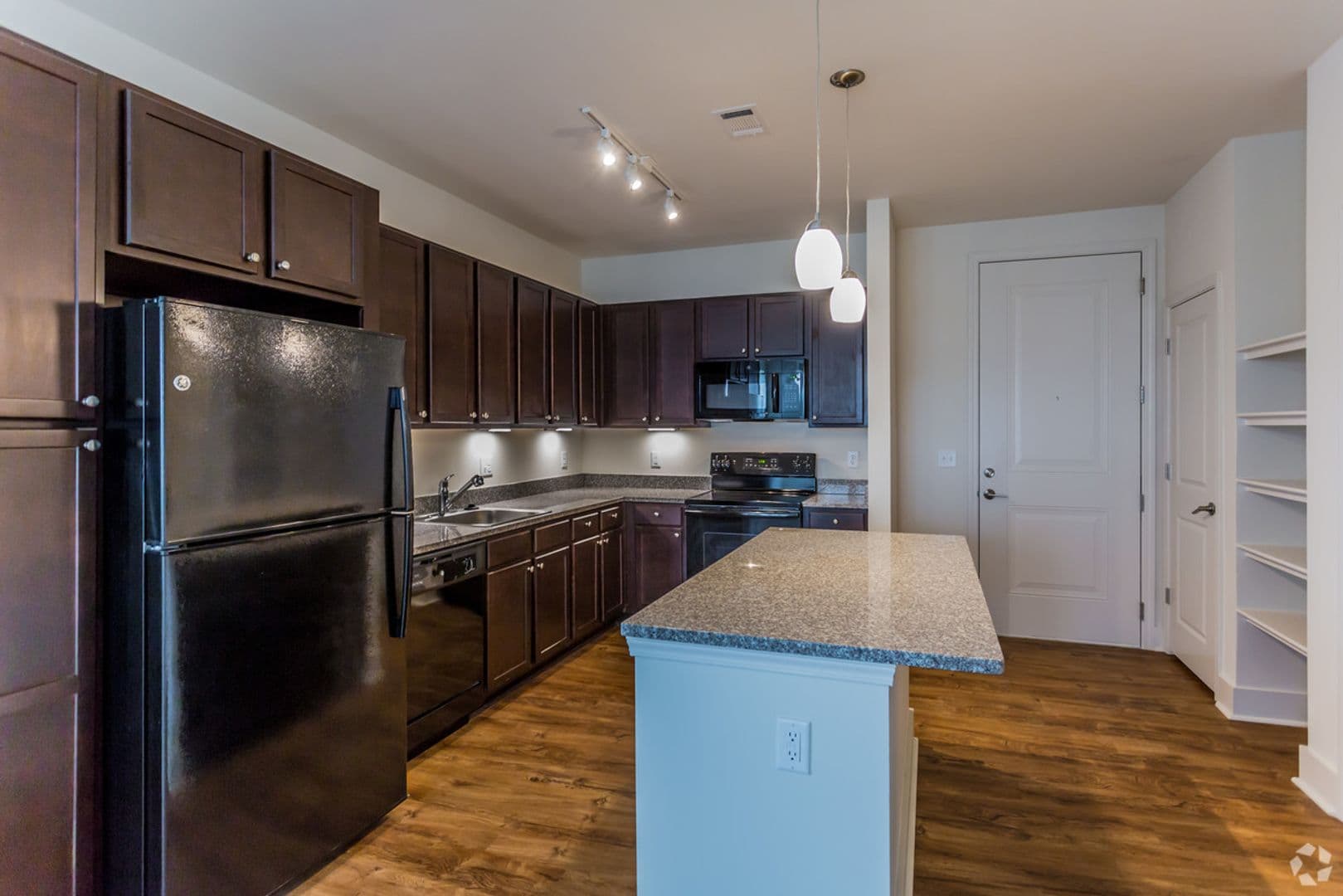 Memphis Apartment: 9 East Carolina Avenue