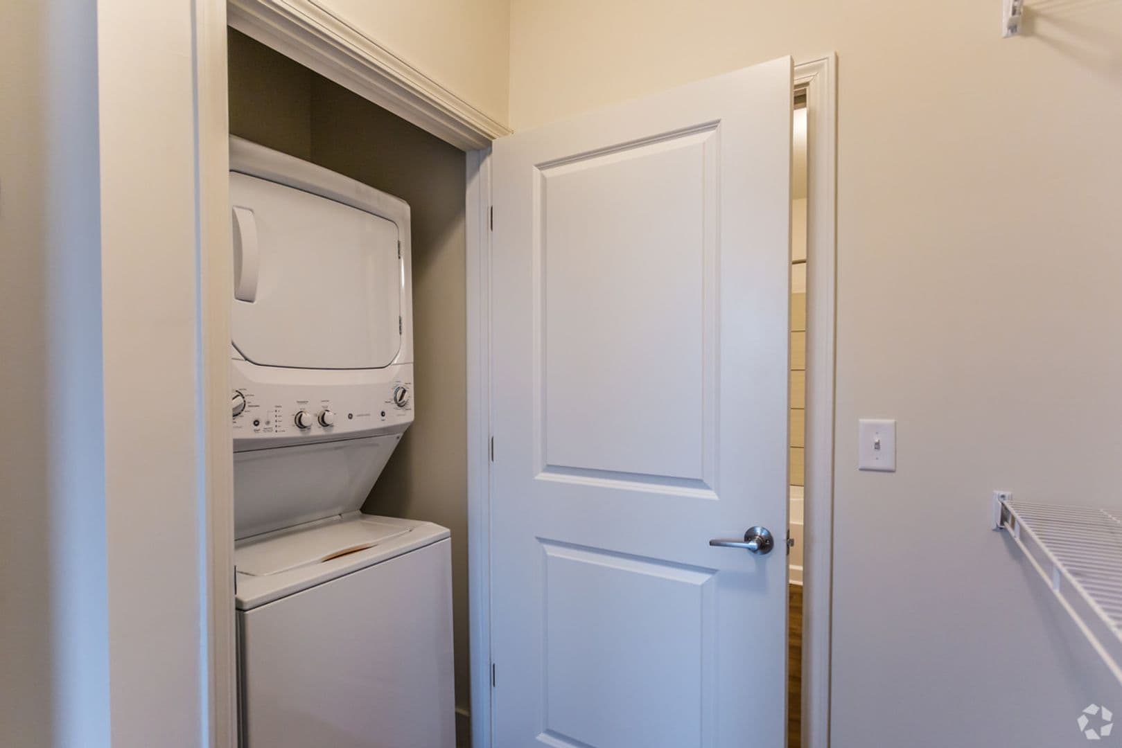 Memphis Apartment: 9 East Carolina Avenue