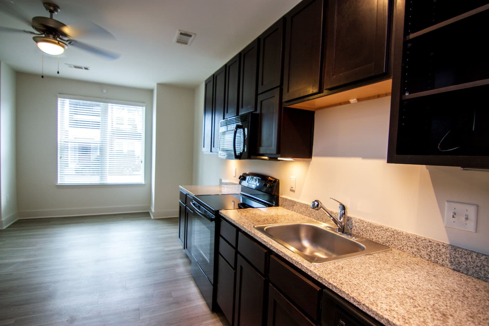 Memphis Apartment: 9 East Carolina Avenue