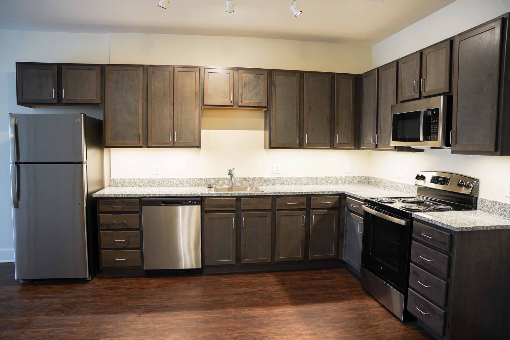 Memphis Apartment: 694 Madison Avenue