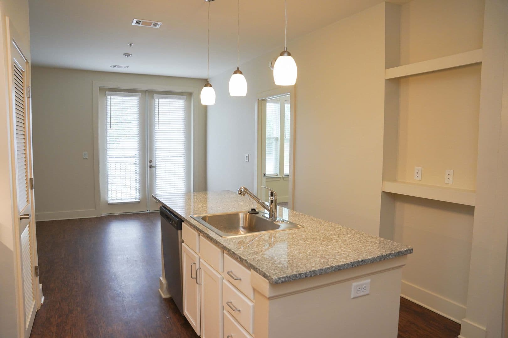 Memphis Apartment: 694 Madison Avenue