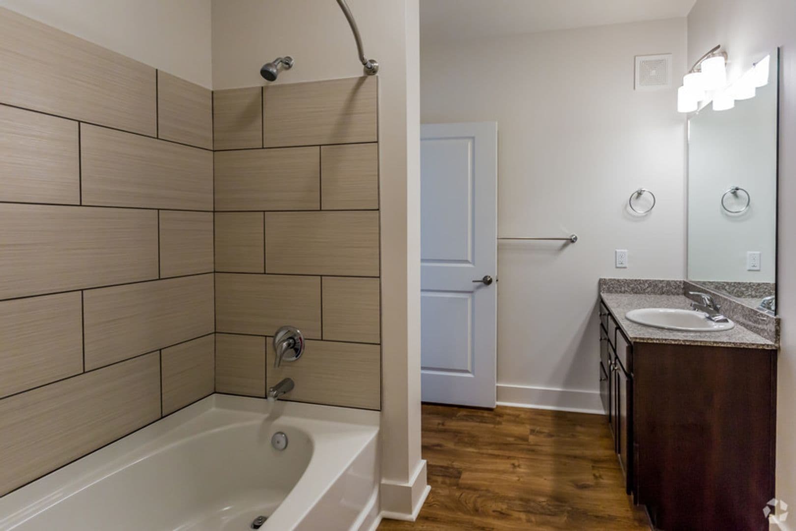 Memphis Apartment: 9 East Carolina Avenue