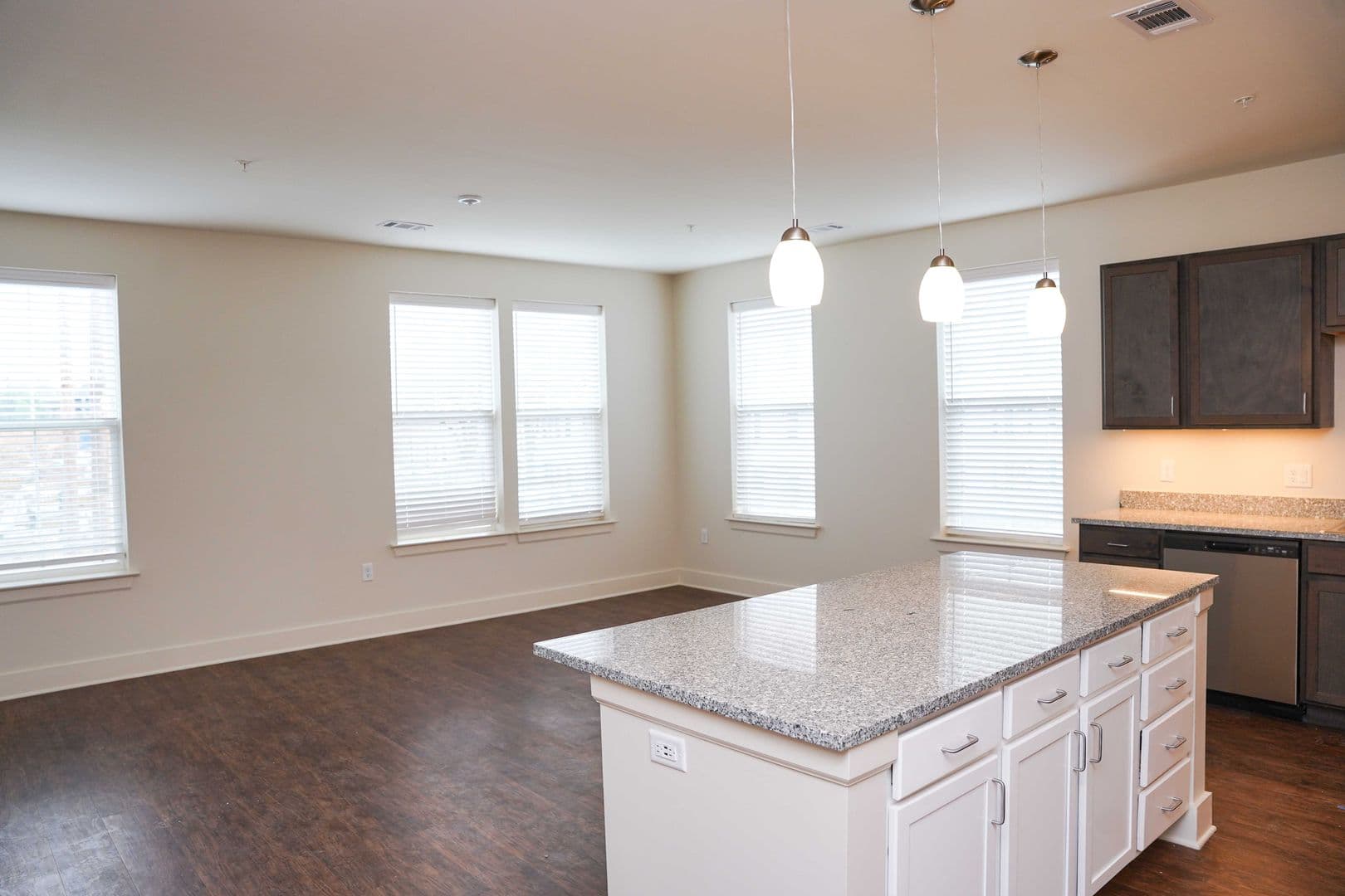 Memphis Apartment: 694 Madison Avenue