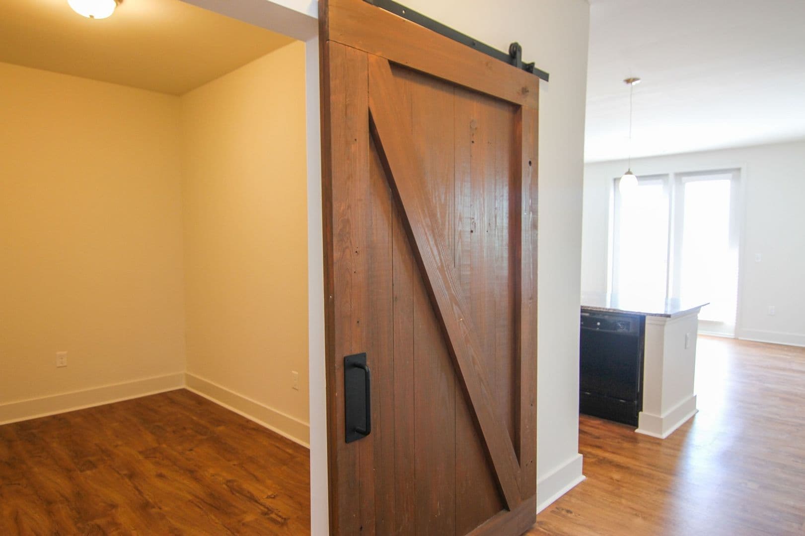 Memphis Apartment: 9 East Carolina Avenue