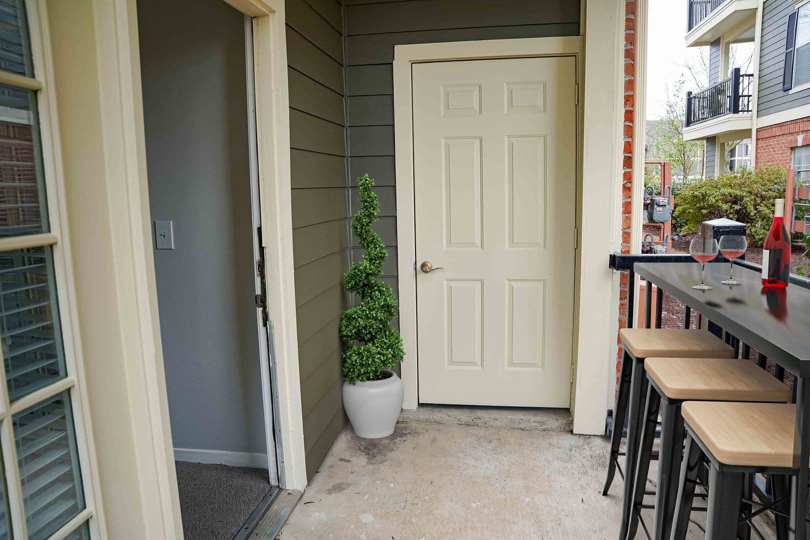 Memphis Apartment: 4 Riverview Drive West