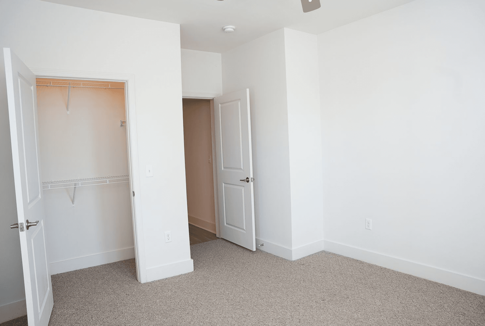 Memphis Apartment: 9 East Carolina Avenue