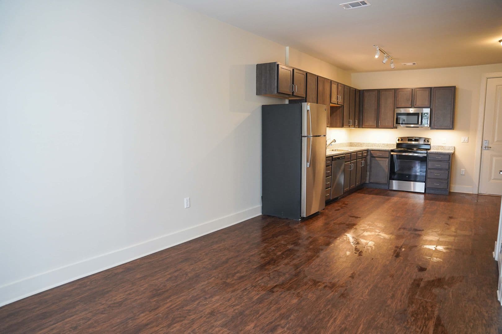 Memphis Apartment: 694 Madison Avenue