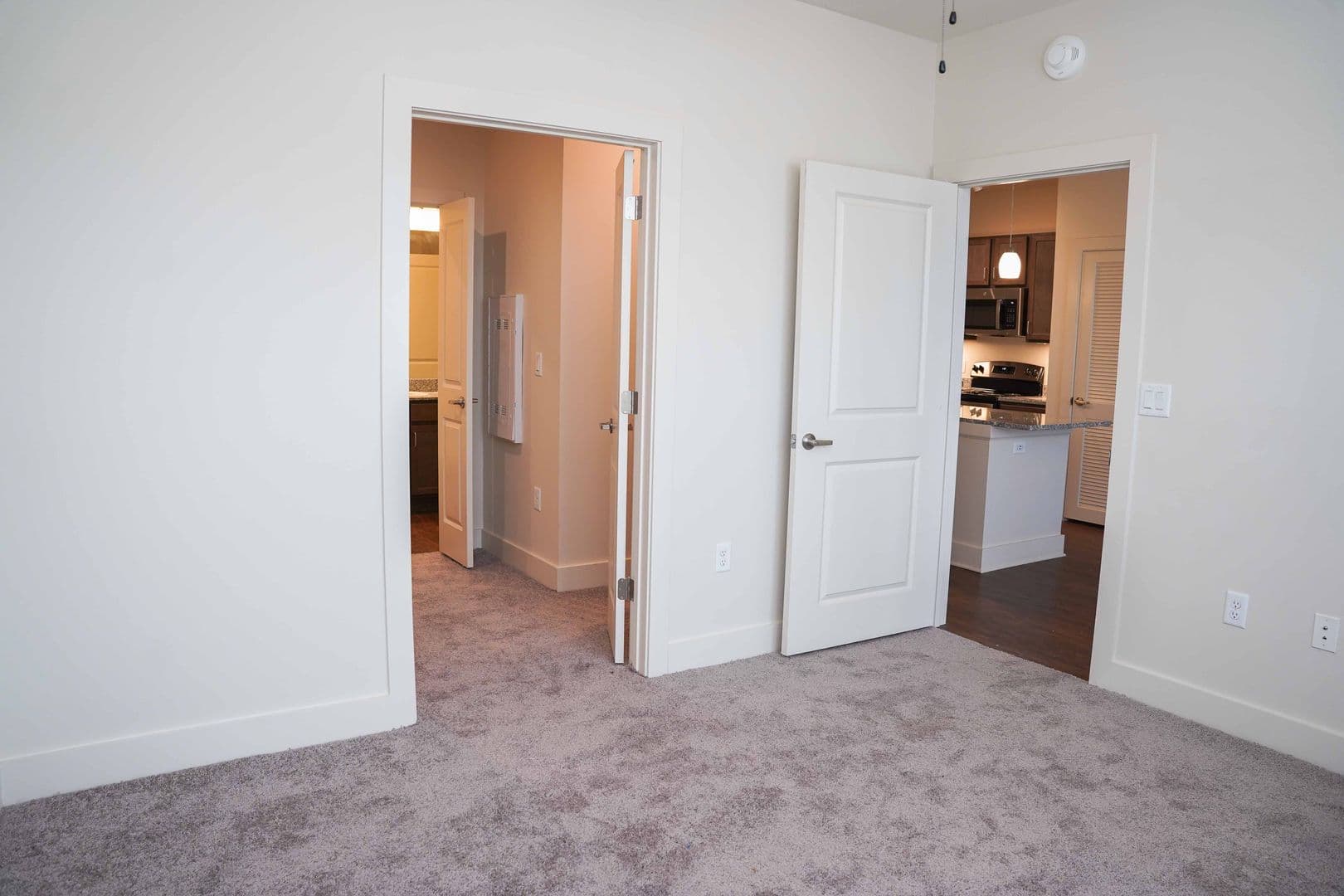 Memphis Apartment: 694 Madison Avenue