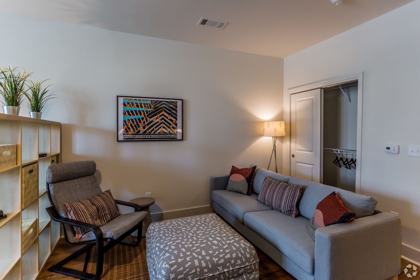 Memphis Apartment: 9 East Carolina Avenue