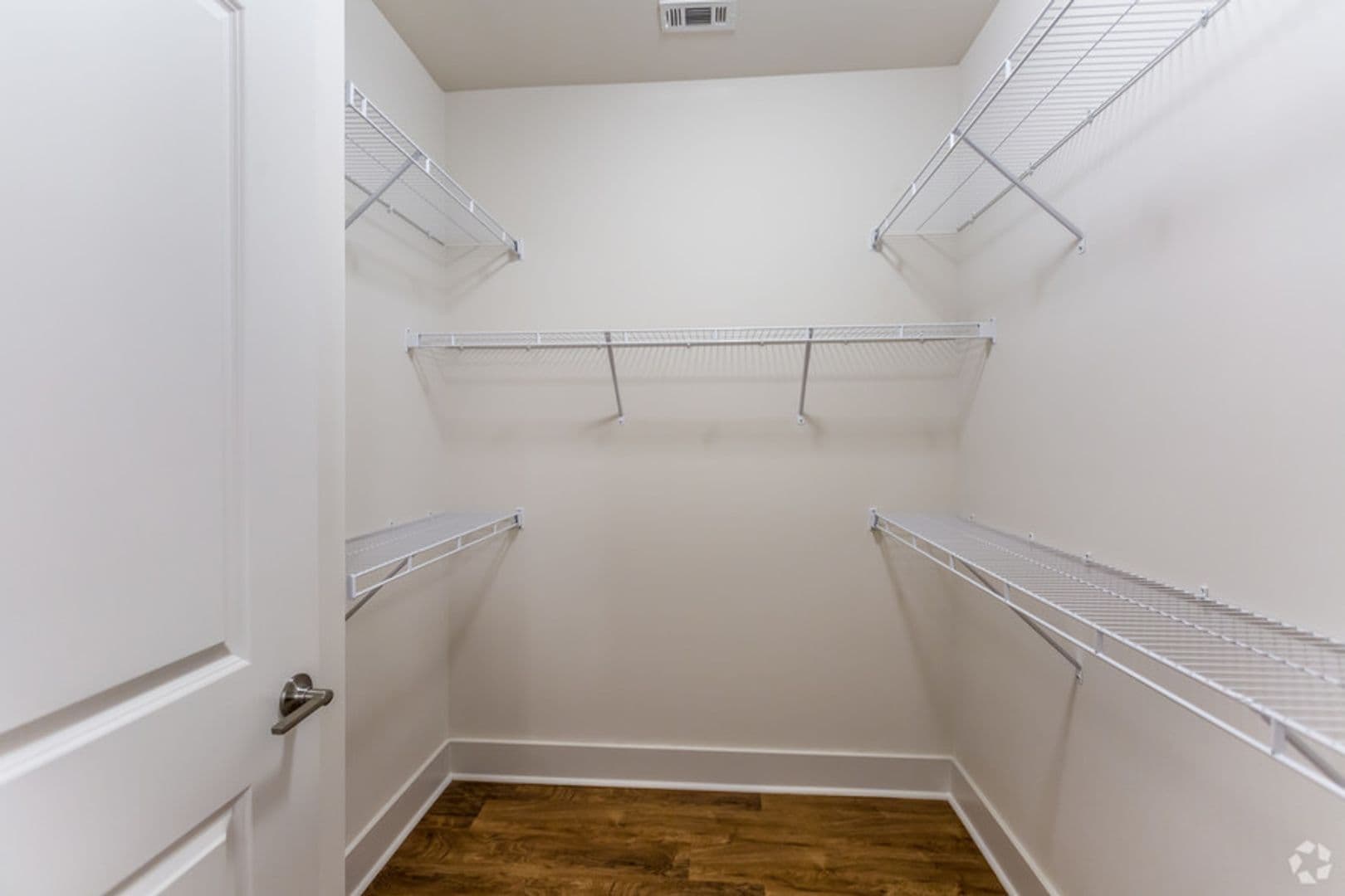 Memphis Apartment: 9 East Carolina Avenue
