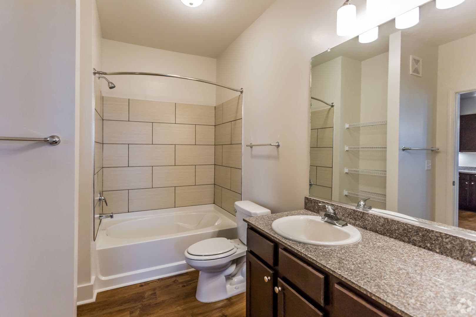 Memphis Apartment: 9 East Carolina Avenue