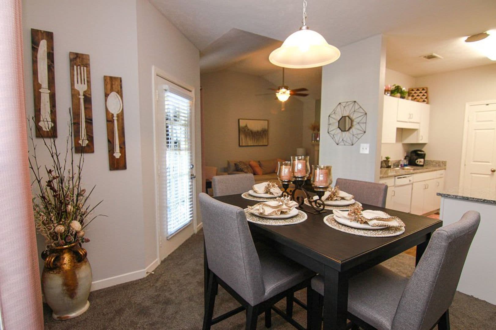 Memphis Apartment: 4 Riverview Drive West