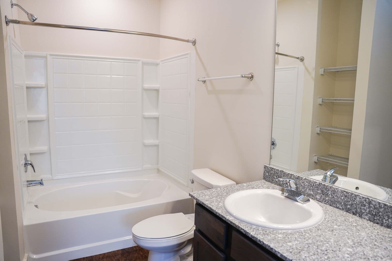 Memphis Apartment: 694 Madison Avenue