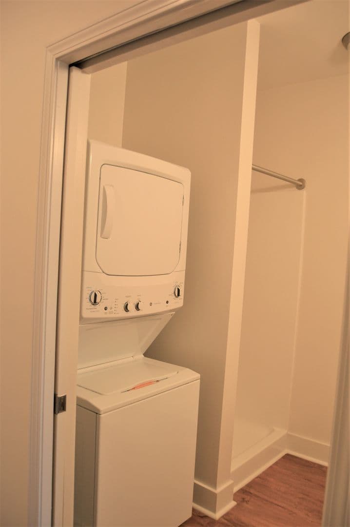 Memphis Apartment: 9 East Carolina Avenue