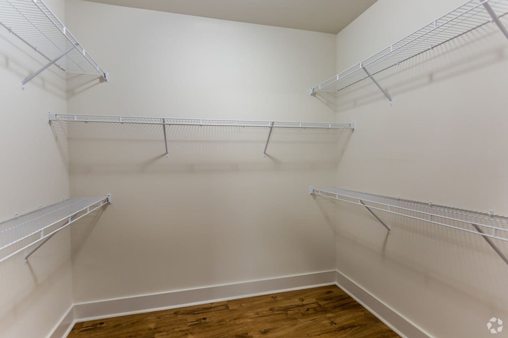 Memphis Apartment: 9 East Carolina Avenue