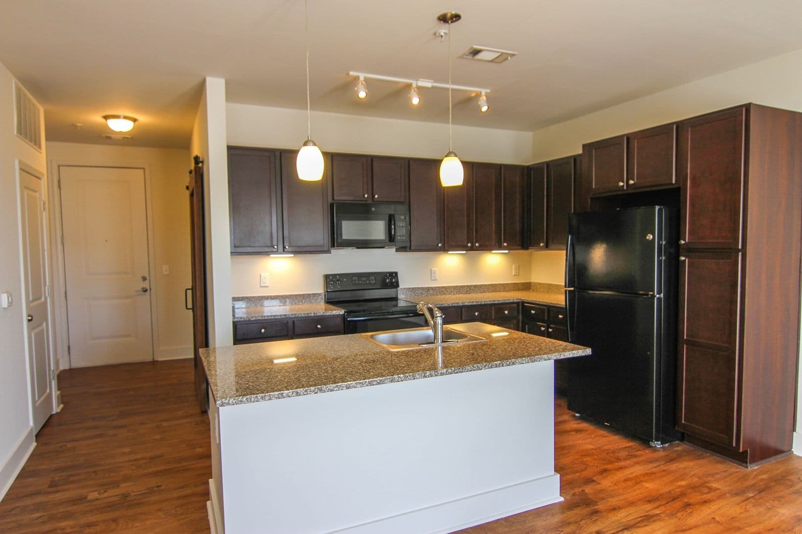 Memphis Apartment: 9 East Carolina Avenue