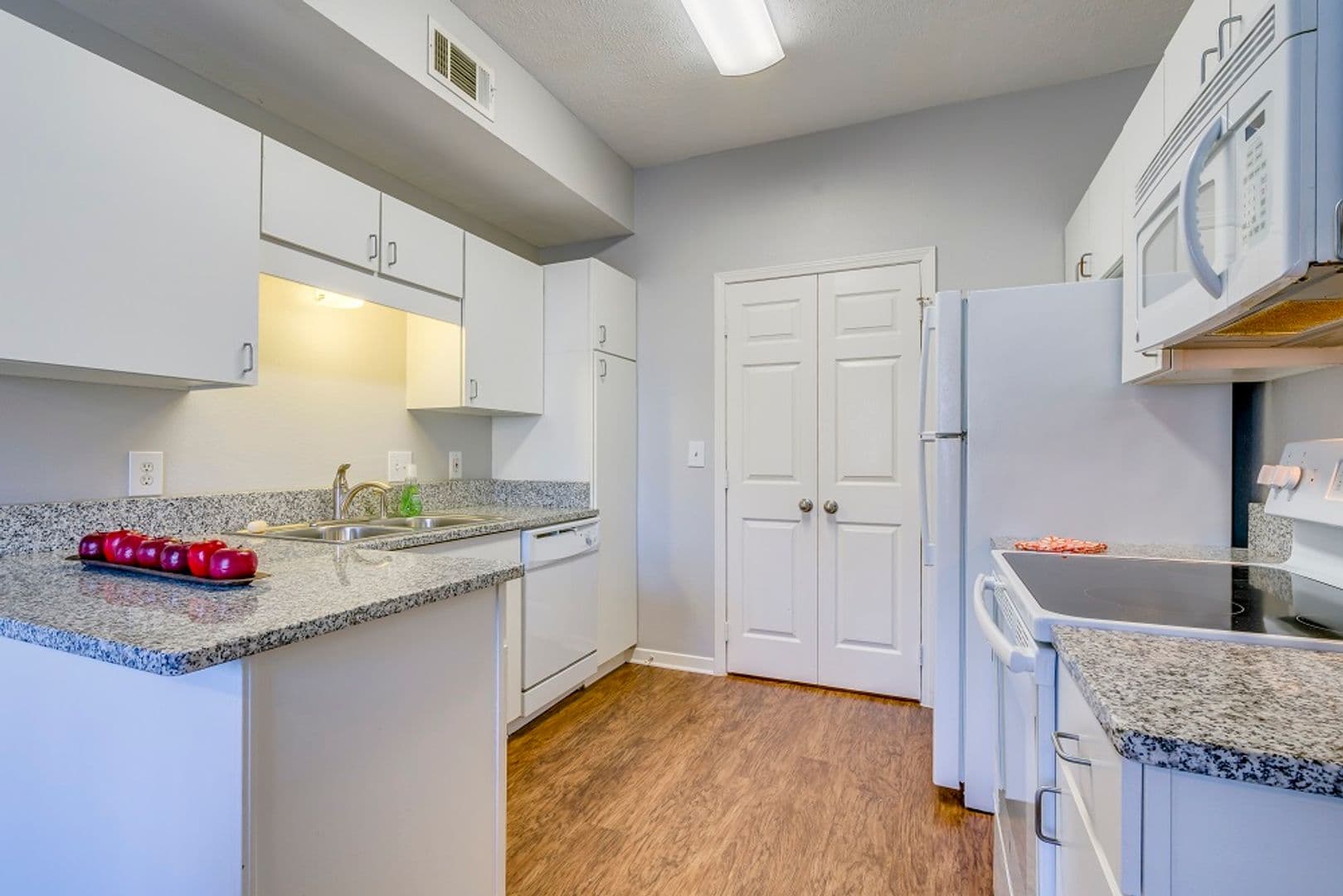 Memphis Apartment: 4 Riverview Drive West