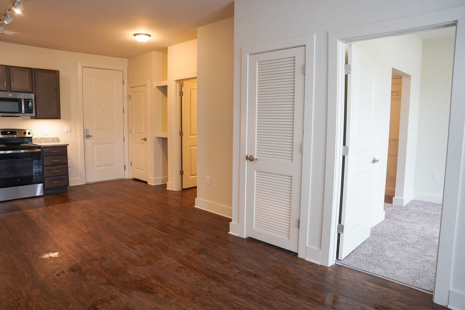 Memphis Apartment: 694 Madison Avenue